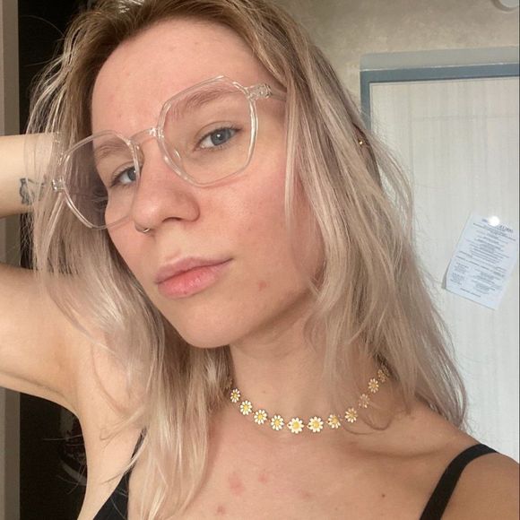 White Daisy Enamel Chain Choker Necklace - Picture 8 of 12